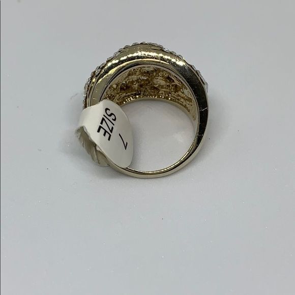 Gold statement ring - Picture 6 of 8